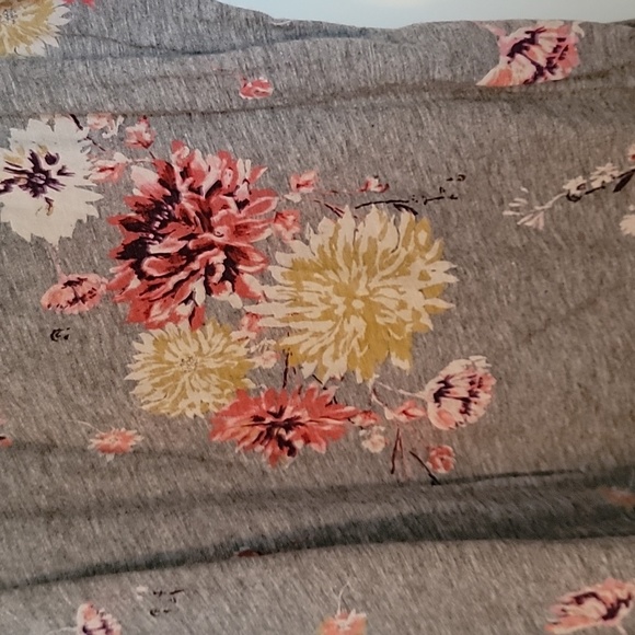 Torrid gray top size 1 - Picture 3 of 4